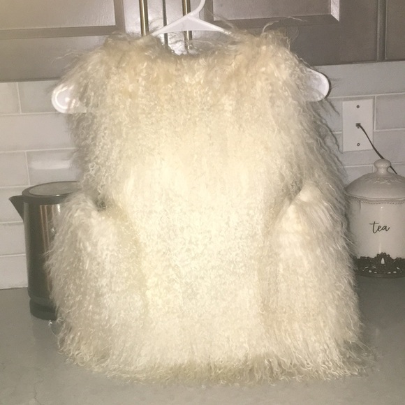UGG fur vest. Great condition. Never worn. - Picture 3 of 3